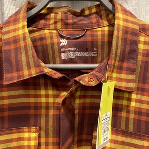 Brand new with tags mens all in motion snap shirt